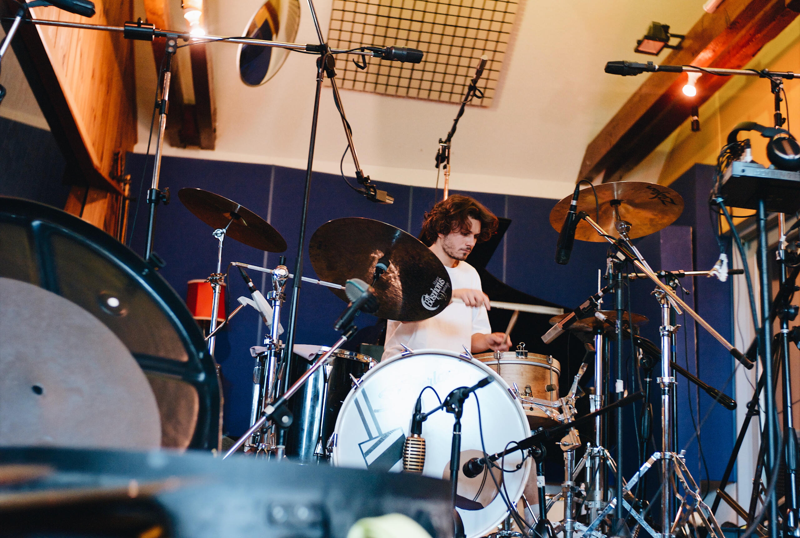 Loric Mathez Studio session drummer based in Switzerland. L'artisterie studio